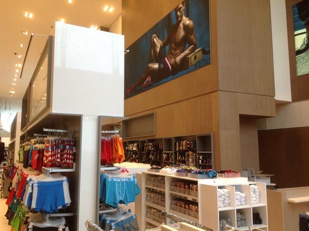 Holt Renfrew — Fashion boutique