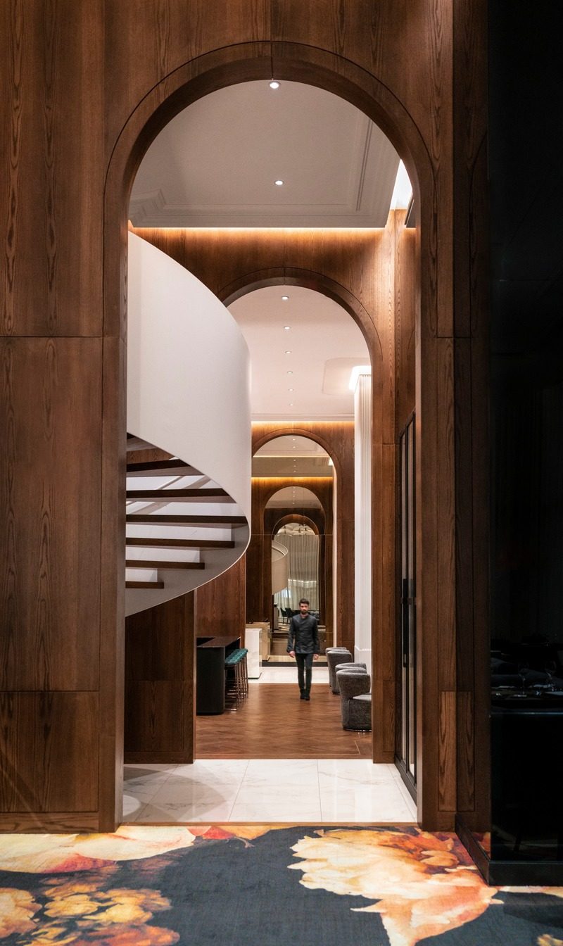 Restaurant Européa — Corridor, wood arches